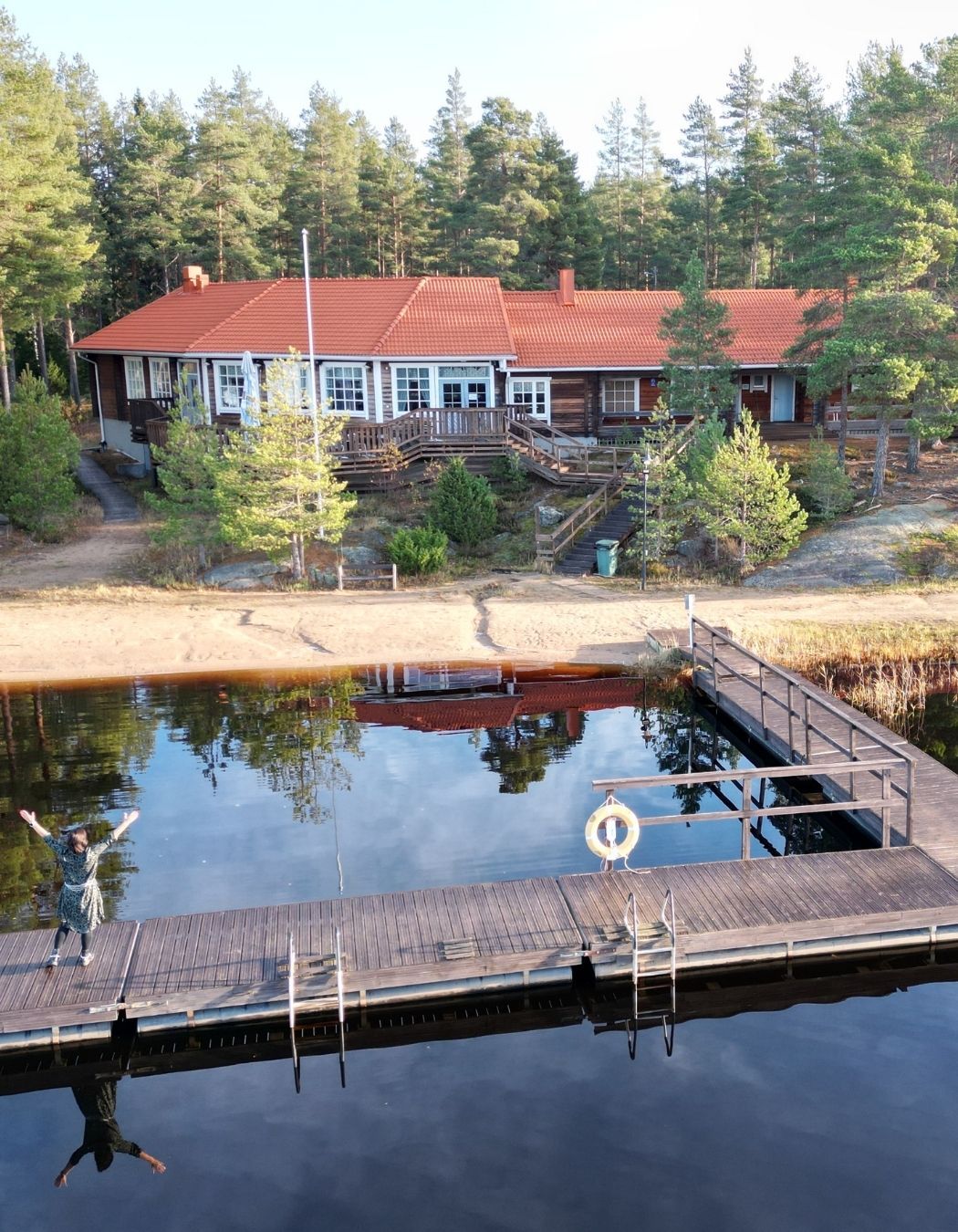 Eteläpään ravintolarakennus ja ranta