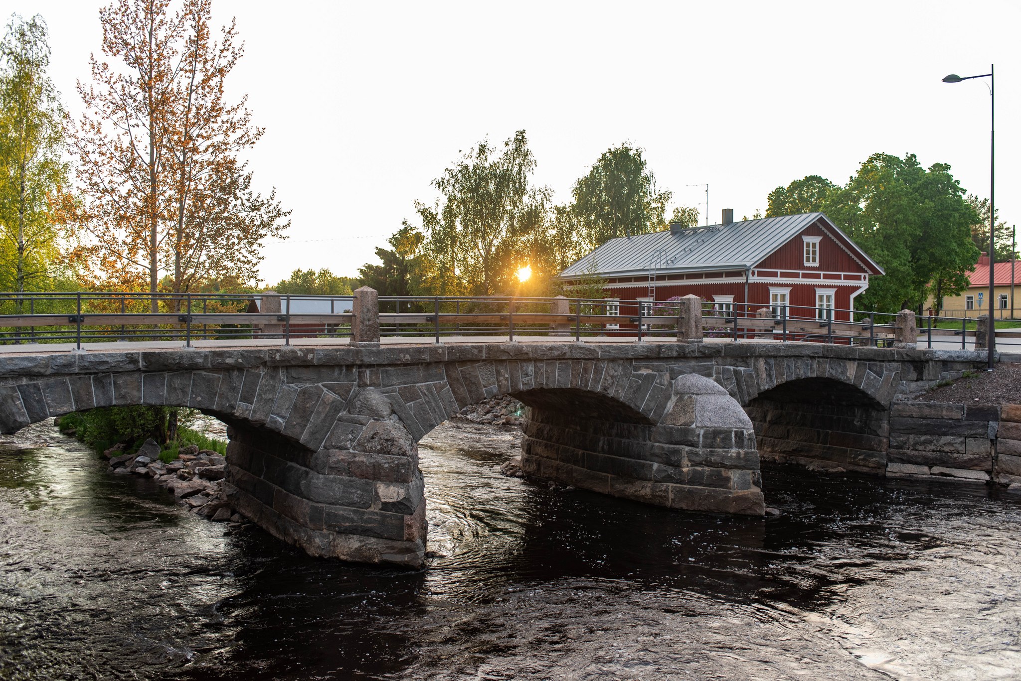 Pomarkun kylänraitti ja vanha kivisilta. 