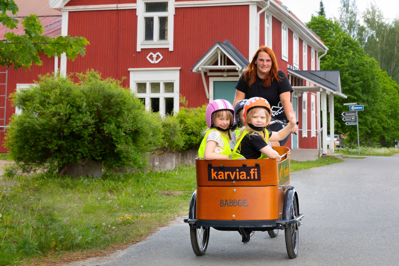 Pyöräilyä Karvian raitilla. 